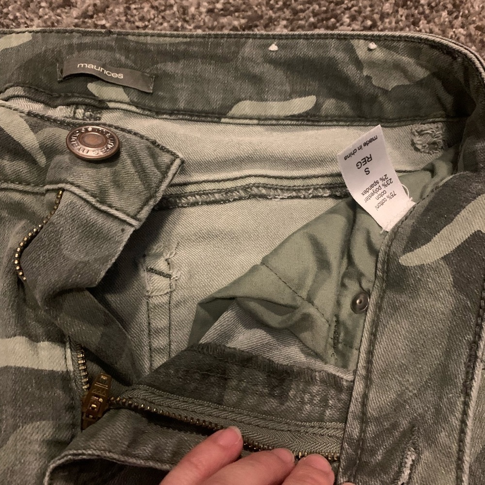 Maurices Geeen Camo Jegging. Small-Regular Length